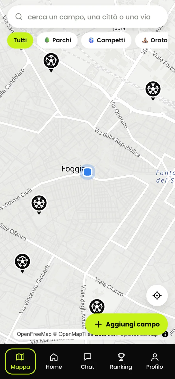 Mappa dei campi da calcio gratuiti a Foggia segnati con un pallone nell'app CDS
